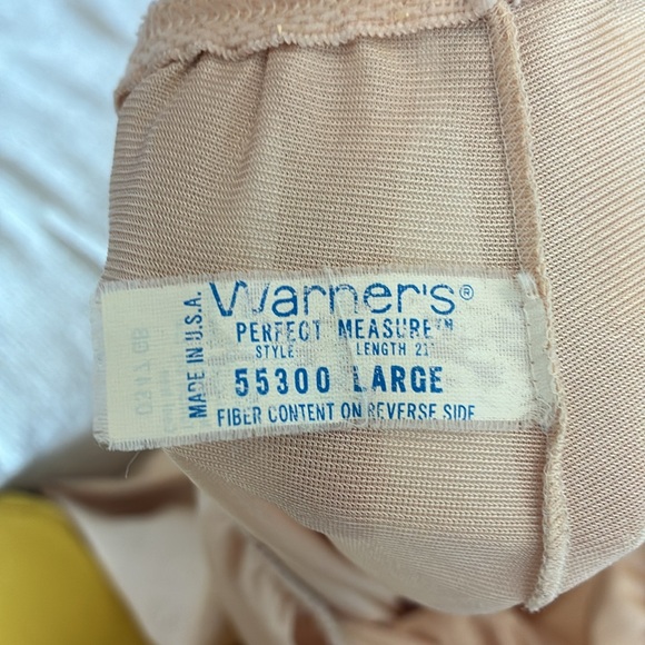 Vintage Warner’s Peachy Cream Lace Slip Size Large - Picture 3 of 3